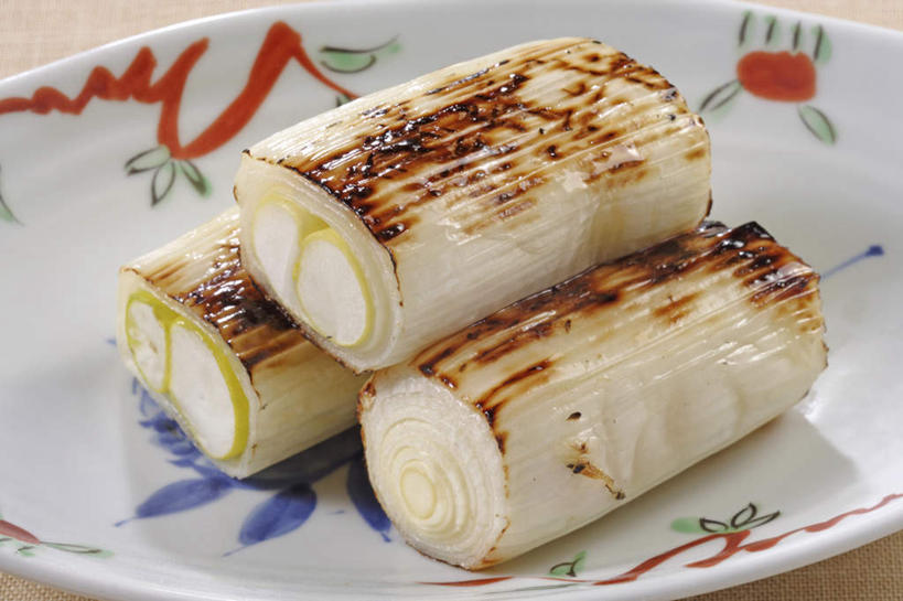 无人,横图,俯视,室内,特写,白天,烹饪,烧烤,餐桌,桌面,桌子,蔬菜,餐具,阴影,新鲜,反射,木制,碟子,盘,图案,影子,韭菜,日本料理,料理,食品,菜肴,美食,食物,三个,红色,蓝色,绿色,白色,盘子,木制品,碟,日式料理,日式,佳肴,有机食品,绿色食品,餐台,起阳草,韭,山韭,长生韭,彩图,高角度拍摄