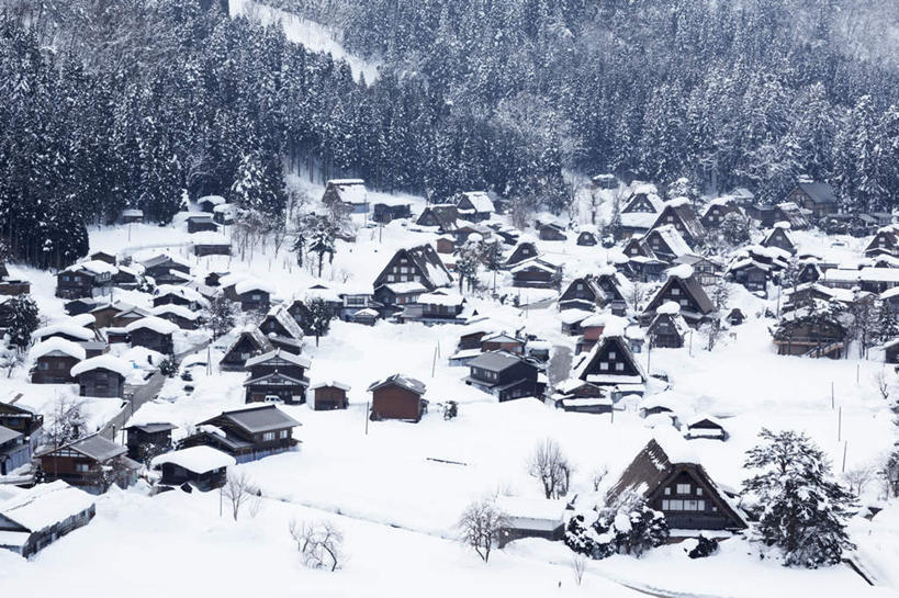 无人,家,横图,俯视,室外,白天,旅游,度假,石头,美景,山,山脉,树林,雪,植物,大雪,道路,路,公路,日本,亚洲,许多,阴影,光线,石子,影子,房屋,屋子,积雪,景观,山顶,山峰,雪景,冬季,冬天,交通,山峦,娱乐,楼房,住宅,树,树木,绿色,阳光,自然,群山,享受,休闲,景色,放松,寒冷,生长,成长,自然风光,东亚,沉积岩,本州,本州岛,日本国,中部地方,岐阜,岐阜县,严寒,颠峰,极峰,水成岩,石块,岩石,马路,彩图,高角度拍摄,房子