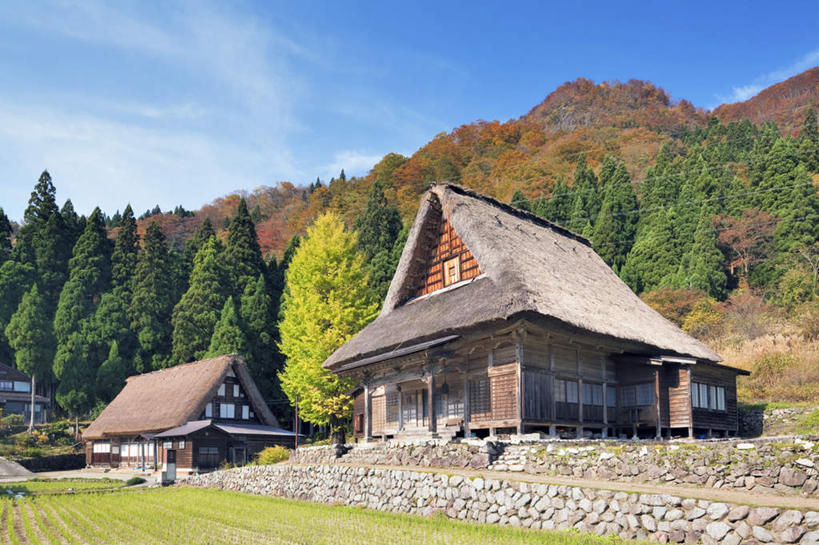 无人,家,农田,横图,室外,白天,仰视,旅游,度假,农业,庄稼,农作物,石头,美景,山,山脉,树林,植物,道路,路,富山县,日本,亚洲,阴影,电力,光线,电线,石子,线,影子,房屋,屋子,草屋,稻田,景观,山顶,山峰,云,云朵,小路,电能,交通,山峦,四根,线路,云彩,娱乐,住宅,树,树木,蓝色,绿色,白云,蓝天,天空,阳光,自然,茅草屋,群山,天,享受,休闲,景色,放松,乡间小路,生长,晴朗,成长,电,电源,电源线,自然风光,能量,东亚,沉积岩,两座,本州,本州岛,日本国,中部地方,富山,颠峰,极峰,水成岩,石块,岩石,晴空,彩图,低角度拍摄,耕地,庄稼田,房子,茅舍,茅屋,小屋