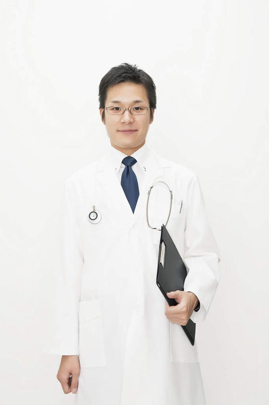 东方人,眼睛,眉毛,睫毛,一个人,医生,站,笑,微笑,露齿笑,竖图,室内,白天,白色背景,正面,工作服,制服,亚洲,瞳孔,仅一个男性,仅一个人,一副,材料,档案,文件,眼镜,领带,注视,黄种人,仅一个年轻男性,蓝色,听诊器,资料,观察,看,站着,医护人员,医疗人员,眼部,摄影,影棚,观看,察看,医疗设备,象征,庄重,白大褂,关注,文档,身份,近视眼镜,正式,地位,工作制服,男人,男性,年轻男性,亚洲人,睫,眉,眼,眼睫毛,眼眉,大夫,站立,半身,彩图,影棚拍摄,工作套服,拍摄,眼眉毛