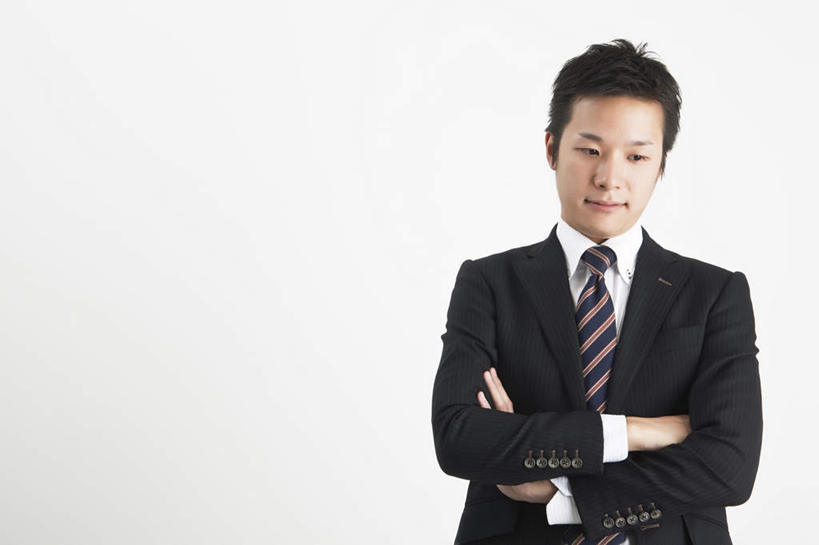 东方人,一个人,商务人士,商务男性,站,双手交叉,横图,室内,白天,白色背景,正面,衬衫,亚洲,仅一个男性,仅一个人,套装,注视,黄种人,仅一个年轻男性,低头,观察,看,站着,摄影,影棚,观看,察看,双手抱胸,关注,商务装,工薪阶层,男人,男性,年轻男性,亚洲人,白领,上班族,站立,半身,彩图,影棚拍摄,衬衣,拍摄