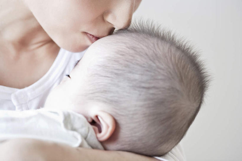 东方人,婴儿,儿童,脸,头,脸颊,两个人,家庭,母亲,站,抱,笑,微笑,露齿笑,横图,室内,特写,白天,白色背景,正面,纯洁,亚洲,服装,休闲装,黄种人,肩膀,小孩,衣服,站着,休闲,温暖,温馨,一家人,休闲服,可爱,母爱,童年,童趣,摄影,服饰,活泼,影棚,抱着,和睦,搂着,宝宝,童真,纯真,烂漫,无邪,母婴,伶俐,天真,年轻女性,女人,女性,亚洲人,孩子,年轻人,头部,脸部,脸蛋,面部,怀抱,搂,搂抱,相抱,拥抱,站立,半身,彩图,影棚拍摄,拍摄,融洽