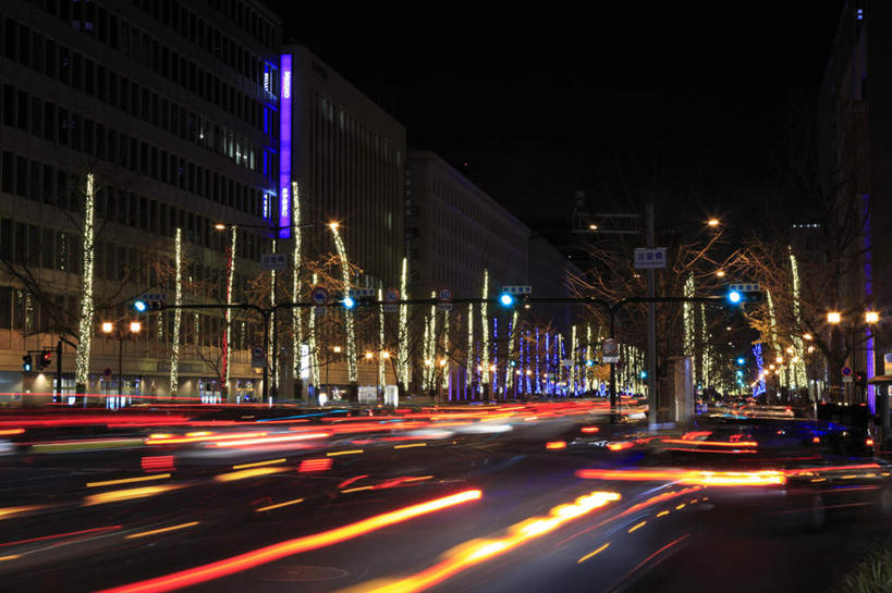 无人,高楼大厦,横图,室外,夜晚,正面,度假,美景,城市风光,城市,大厦,道路,建筑,街道,路,摩天大楼,公路,照明,日本,圣诞节,亚洲,节日,朦胧,模糊,庆祝,装饰,景观,灯光,交通,文化,娱乐,建设,灯,灯具,庆典,享受,休闲,景色,放松,警示,大阪,纪念,车灯,尾灯,华丽,修饰,照亮,点缀,提醒,照明设备,提示,曝光,东亚,本州,大阪府,本州岛,日本国,近畿地方,近畿,衬托,美观,雅致,雅观,暴光,马路,彩图,大楼,高层建筑,高楼,摩天楼