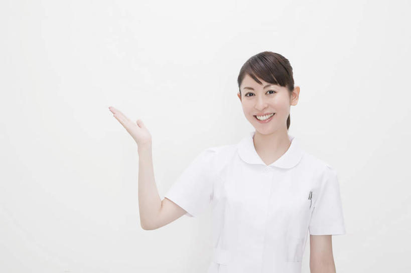 东方人,一个人,护士,站,笑,微笑,露齿笑,横图,室内,白天,白色背景,正面,工作服,制服,亚洲,仅一个年轻女性,仅一个女性,仅一个人,注视,黄种人,观察,看,站着,指示,摄影,影棚,观看,察看,白衣天使,关注,工作制服,年轻女性,女人,女性,亚洲人,举手,站立,半身,彩图,影棚拍摄,工作套服,拍摄