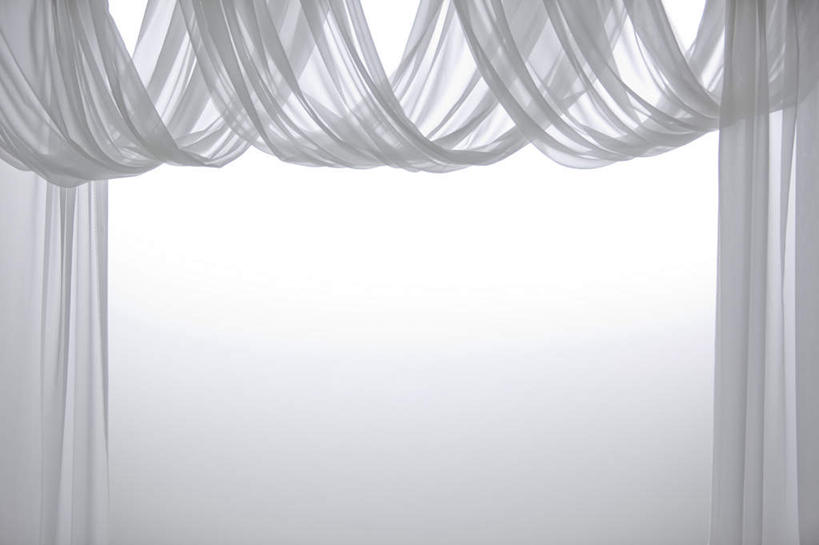 无人,横图,室内,特写,白天,白色背景,正面,窗帘,静物,阴影,弯曲,装饰,光线,曲线,影子,银色,帘子,弧度,遮阳,摄影,影棚,飘逸,华丽,修饰,点缀,弧线,高雅,简单,衬托,美观,雅致,雅观,彩图,影棚拍摄,拍摄