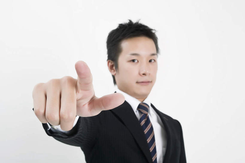 东方人,脸,头,脸颊,手,一个人,商务人士,商务男性,站,笑,微笑,横图,室内,特写,白天,白色背景,正面,衬衫,亚洲,仅一个男性,仅一个人,套装,朦胧,模糊,领带,注视,黄种人,肩膀,仅一个年轻男性,观察,看,站着,手部,自信,摄影,影棚,观看,单手,察看,指着,象征,庄重,关注,专业,商务装,身份,工薪阶层,正式,地位,男人,男性,年轻男性,亚洲人,头部,脸部,脸蛋,面部,白领,上班族,站立,半身,彩图,影棚拍摄,衬衣,拍摄