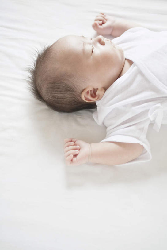 东方人,婴儿,儿童,脸,头,脸颊,手,躺,闭眼,睡,竖图,俯视,室内,特写,白天,纯洁,亚洲,双手,服装,朦胧,模糊,休闲装,黄种人,肩膀,小孩,衣服,休闲,舒服,手部,休闲服,安静,可爱,服饰,活泼,静谧,美好,宝宝,纯真,烂漫,无邪,卧着,伶俐,天真,亚洲人,孩子,头部,脸部,脸蛋,面部,闭眼睛,闭着眼,闭着眼睛,困,困觉,寝息,睡觉,躺着,卧,半身,彩图,高角度拍摄