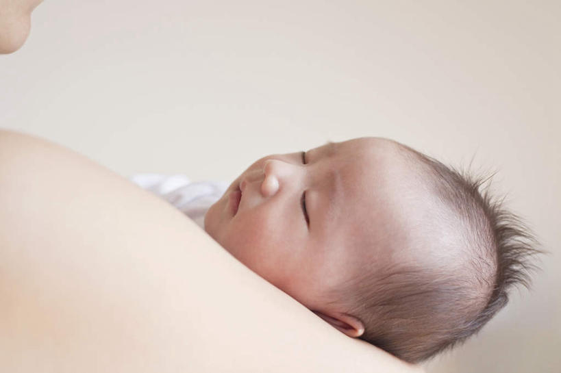 东方人,婴儿,儿童,脸,头,脸颊,两个人,家庭,母亲,站,闭眼,抱,笑,睡,微笑,横图,俯视,室内,特写,白天,白色背景,纯洁,亚洲,服装,休闲装,黄种人,裸露,肩膀,小孩,衣服,站着,休闲,温暖,温馨,一家人,休闲服,可爱,母爱,童年,童趣,摄影,服饰,活泼,影棚,抱着,和睦,搂着,宝宝,童真,纯真,烂漫,无邪,母婴,伶俐,天真,年轻女性,女人,女性,亚洲人,孩子,年轻人,头部,脸部,脸蛋,面部,闭眼睛,闭着眼,闭着眼睛,怀抱,困,困觉,搂,搂抱,寝息,睡觉,相抱,拥抱,站立,半身,彩图,高角度拍摄,影棚拍摄,拍摄,融洽