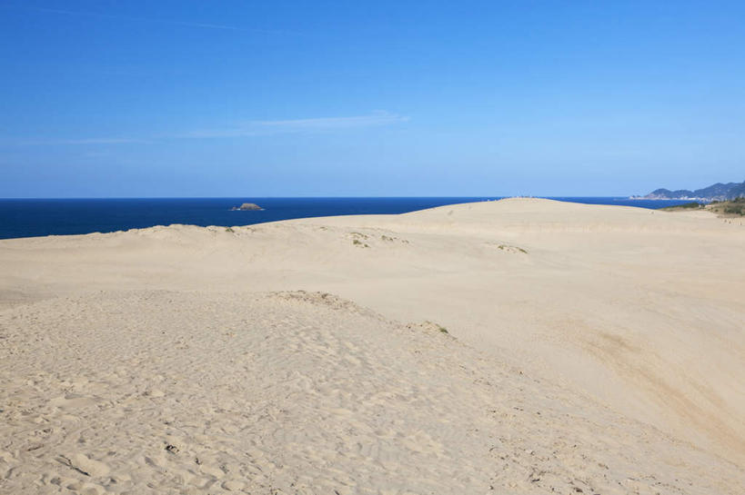 无人,横图,室外,白天,正面,旅游,度假,海浪,海洋,美景,沙滩,太阳,日本,亚洲,阴影,光线,沙子,影子,海岸,景观,浪花,水平线,辽阔,海平线,沙地,娱乐,蓝色,蓝天,天空,阳光,自然,海水,天,享受,休闲,广阔,景色,放松,晴朗,一望无际,自然风光,海景,东亚,本州,万里无云,本州岛,日本国,中国地方,鸟取,鸟取县,无边无际,一马平川,大海,风浪,海,海水的波动,海滩,近岸浪,涌浪,晴空,晴空万里,彩图,水天相接,水天一线