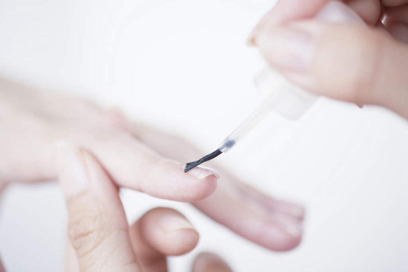 东方人,手,两个人,伙伴,朋友,坐,横图,俯视,室内,特写,白天,白色背景,化妆,美容,友谊,亚洲,双手,护肤,握,服装,朦胧,模糊,装饰,拿,指甲油,拿着,休闲装,黄种人,衣服,化妆刷,刷子,保养,享受,休闲,手部,休闲服,放松,握着,保健,摄影,服饰,影棚,华丽,修饰,点缀,美容工具,指甲刷,养颜,化妆工具,衬托,美观,雅致,雅观,友情,年轻女性,女人,女性,亚洲人,坐着,半身,彩图,高角度拍摄,影棚拍摄,拍摄