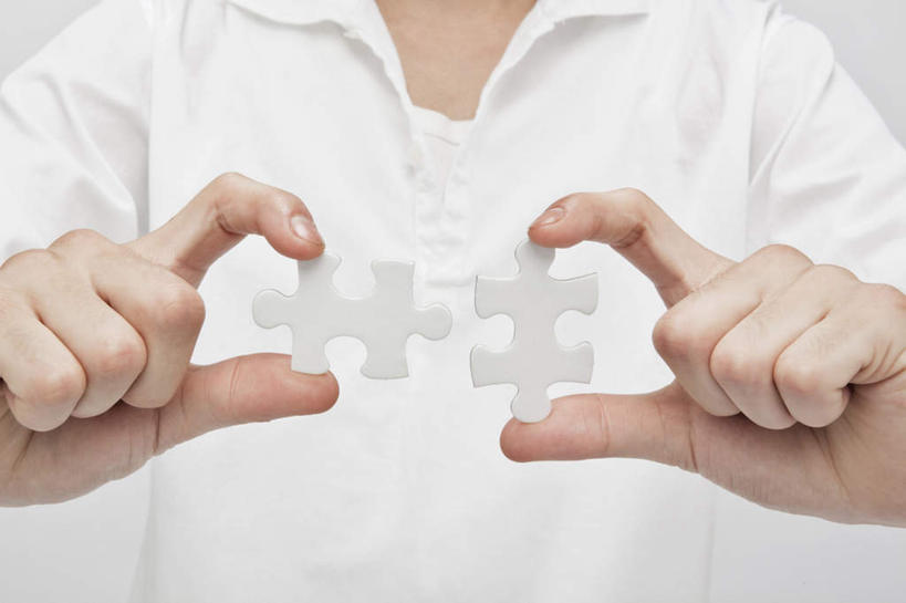 东方人,手,一个人,站,横图,室内,特写,白天,白色背景,正面,游戏,成功,合作,团队,集体,信心,拼图,亚洲,双手,仅一个男性,仅一个人,两块,连接,握,组合,服装,拿,玩,拿着,休闲装,黄种人,娱乐,队伍,仅一个年轻男性,衣服,站着,休闲,手部,休闲服,握着,摄影,服饰,影棚,活动,链接,成就,发泄,消遣,智力,拼接,拼凑,智力游戏,合伙,宣泄,拼合,凑集,聚合,撮合,链结,趣味,策略,男人,男性,年轻男性,亚洲人,玩耍,嬉戏,站立,半身,彩图,影棚拍摄,拍摄