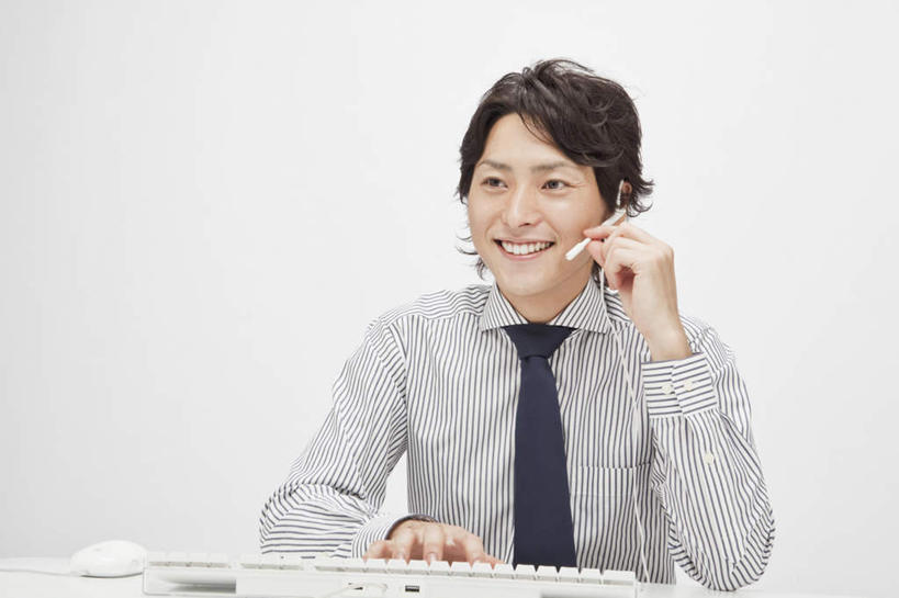 东方人,一个人,商务人士,商务男性,坐,横图,室内,白天,白色背景,正面,衬衫,电脑,显示器,鼠标,键盘,亚洲,仅一个男性,仅一个人,套装,网络,领带,话务员,注视,黄种人,输入设备,通讯设备,仅一个年轻男性,耳机,耳麦,话筒,观察,看,台式电脑,摄影,影棚,观看,察看,麦克风,象征,庄重,关注,通信设备,商务装,身份,工薪阶层,输出设备,客服人员,电话销售,正式,地位,男人,男性,年轻男性,亚洲人,白领,接线员,上班族,坐着,半身,彩图,影棚拍摄,衬衣,拍摄