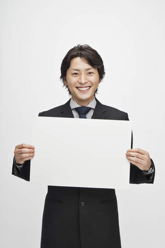 东方人,一个人,商务人士,商务男性,站,笑,微笑,露齿笑,竖图,室内,白天,白色背景,正面,衬衫,亚洲,仅一个男性,仅一个人,套装,领带,注视,黄种人,仅一个年轻男性,白板,观察,看,站着,摄影,影棚,观看,察看,象征,庄重,关注,商务装,身份,记录板,工薪阶层,记事板,正式,地位,男人,男性,年轻男性,亚洲人,白领,上班族,站立,半身,彩图,影棚拍摄,衬衣,拍摄