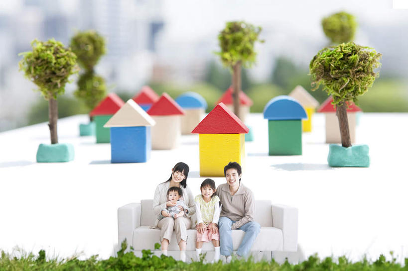 东方人,儿童,无人,家庭,夫妻,母亲,父亲,女儿,儿子,坐,抱,笑,微笑,露齿笑,横图,室内,白天,正面,爱情,游戏,纯洁,智慧,数码,科技,草地,草坪,森林,树林,植物,沙发,建筑,玩具,亚洲,许多,阴影,服装,网络,高光,几何,计算机图形,浪漫,玩,合成,依偎,注视,休闲装,黄种人,娱乐,草,树,树木,小孩,衣服,绿色,自然,观察,看,靠,靠着,倚靠,休闲,温暖,温馨,父女,父子,母女,母子,一家人,休闲服,积木,恩爱,父爱,可爱,母爱,童年,童趣,益智,恋人,服饰,生长,成长,抱着,观看,活动,电脑合成图,数码合成图,和睦,察看,搂着,倚着,思维,发泄,关注,消遣,智力,想象,布艺沙发,童真,烂漫,无邪,写实,具体,具象,宣泄,依附,依赖,投靠,天真,男孩,男人,男性,年轻男性,年轻女性,女孩,女人,女性,亚洲人,孩子,年轻人,夫妇,情侣,怀抱,搂,搂抱,玩耍,嬉戏,相抱,拥抱,坐着,彩图,全身,房子,伴侣,融洽,男生,女生