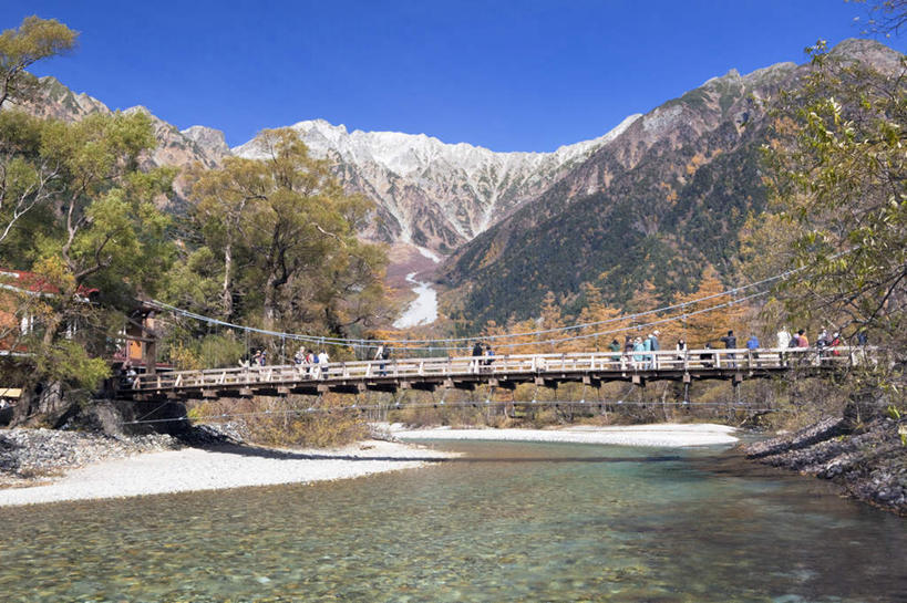 东方人,走,横图,室外,白天,侧面,旅游,度假,湖,湖泊,美景,树林,水,植物,亚洲,行人,游客,游人,阴影,波纹,服装,朦胧,模糊,光线,木板,影子,湖面,景观,水流,水面,桥,木桥,涟漪,许多人,注视,休闲装,黄种人,娱乐,路人,旅客,栈桥,树,树木,衣服,蓝色,绿色,倒影,蓝天,水纹,天空,阳光,自然,波浪,湖水,天,观察,看,一群人,享受,休闲,休闲服,景色,放松,服饰,生长,晴朗,成长,观看,人行桥,木板桥,察看,关注,自然风光,万里无云,水晕,过客,男人,男性,年轻男性,年轻女性,女人,女性,亚洲人,晴空,晴空万里,步行,散步,走路,彩图,全身