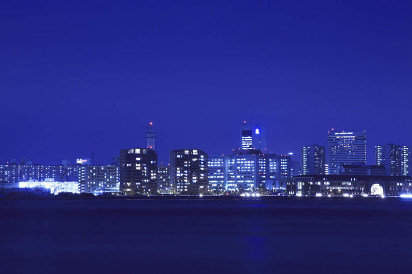 无人,高楼大厦,横图,彩色,室外,夜晚,正面,度假,海浪,海洋,美景,天际线,城市风光,城市,大厦,建筑,摩天大楼,霓虹灯,夜景,东京,日本,亚洲,景观,浪花,建筑群,灯光,七彩,娱乐,光源,建设,霓虹,灯,蓝色,蓝天,天空,海水,天,享受,休闲,景色,放松,照明设备,海景,东亚,本州,关东地方,本州岛,日本国,东京都,氖灯,大海,风浪,海,海水的波动,近岸浪,涌浪,彩图,大楼,高层建筑,高楼,摩天楼