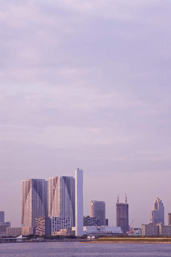 无人,高楼大厦,竖图,室外,白天,正面,度假,河流,美景,水,城市风光,城市,大厦,建筑,摩天大楼,东京,日本,亚洲,河水,景观,水流,云,云朵,建筑群,云彩,娱乐,建设,蓝色,白云,蓝天,天空,天,享受,休闲,景色,放松,晴朗,东亚,本州,关东地方,本州岛,日本国,东京都,港区,晴空,彩图,大楼,高层建筑,高楼,摩天楼