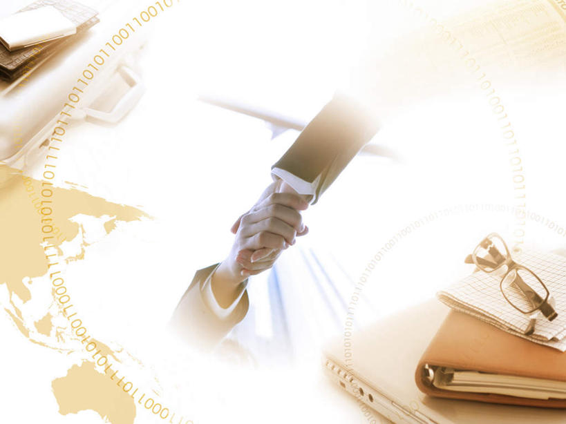 东方人,一个人,商务人士,商务男性,站,举,打电话,横图,室外,白天,正面,衬衫,数码,科技,海洋,地图,电话,手机,亚洲,仅一个男性,仅一个人,阴影,套装,网络,世界地图,陆地,高光,几何,计算机图形,合成,黄种人,通讯设备,仅一个年轻男性,托,站着,国家,电脑合成图,数码合成图,大陆,世界,大洋洲,商务装,版图,工薪阶层,写实,具体,具象,交流,男人,男性,年轻男性,亚洲人,白领,上班族,沟通,举起,举手,举着,通话,向上举,向上伸,向上托,站立,半身,彩图,衬衣