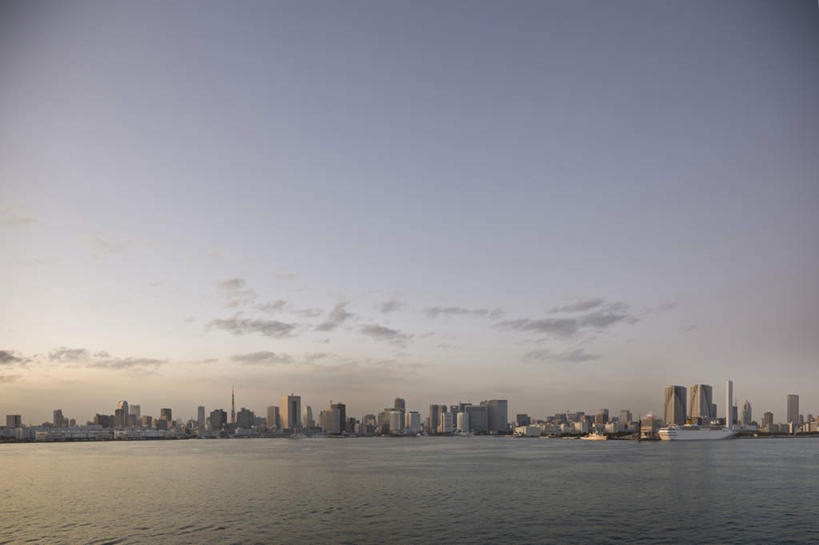 无人,高楼大厦,横图,全景,室外,白天,正面,度假,海浪,海洋,美景,天际线,城市风光,城市,大厦,建筑,摩天大楼,东京,日本,亚洲,景观,浪花,建筑群,娱乐,建设,蓝色,蓝天,天空,海水,天,享受,休闲,景色,放松,海景,东亚,本州,关东地方,本州岛,日本国,东京都,县厅,港区,东京市,大海,风浪,海,海水的波动,近岸浪,涌浪,彩图,大楼,高层建筑,高楼,摩天楼