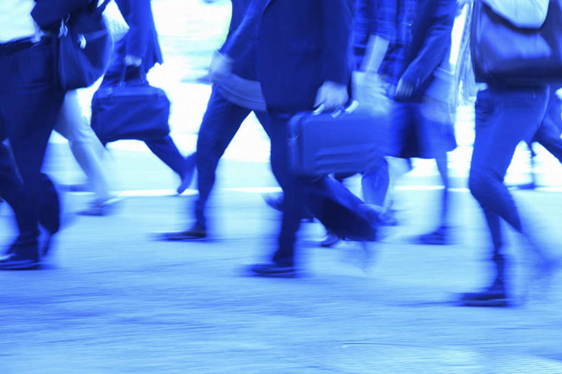 东方人,同事,商务人士,商务男性,商务女性,站,横图,室外,白天,侧面,衬衫,成功,合作,团队,集体,信心,道路,路,公路,亚洲,套装,朦胧,模糊,包,公文包,领带,交通,许多人,拿,拿着,黄种人,队伍,站着,一群人,公事包,领导,成就,商务装,合伙,领袖,工薪阶层,男人,男性,年轻男性,年轻女性,女人,女性,亚洲人,年轻人,白领,上班族,马路,站立,半身,彩图,衬衣