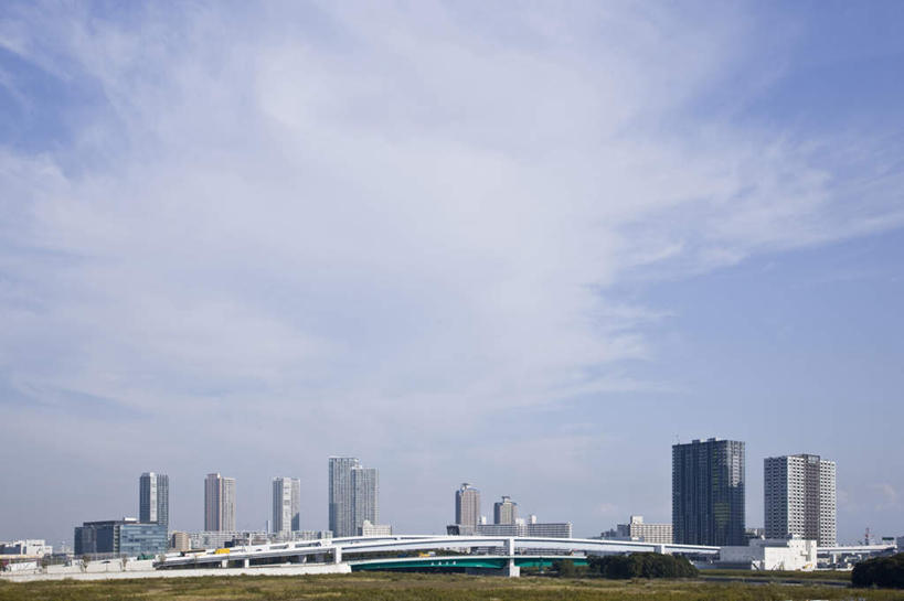 无人,高楼大厦,横图,室外,白天,仰视,度假,美景,城市风光,城市,大桥,大厦,建筑,立交桥,摩天大楼,桥梁,东京,日本,亚洲,景观,云,云朵,高架,建筑群,斜拉桥,桥,云彩,娱乐,建设,蓝色,白云,蓝天,天空,天,享受,休闲,景色,放松,晴朗,东亚,本州,关东地方,本州岛,日本国,东京都,晴空,彩图,低角度拍摄,大楼,高层建筑,高楼,摩天楼