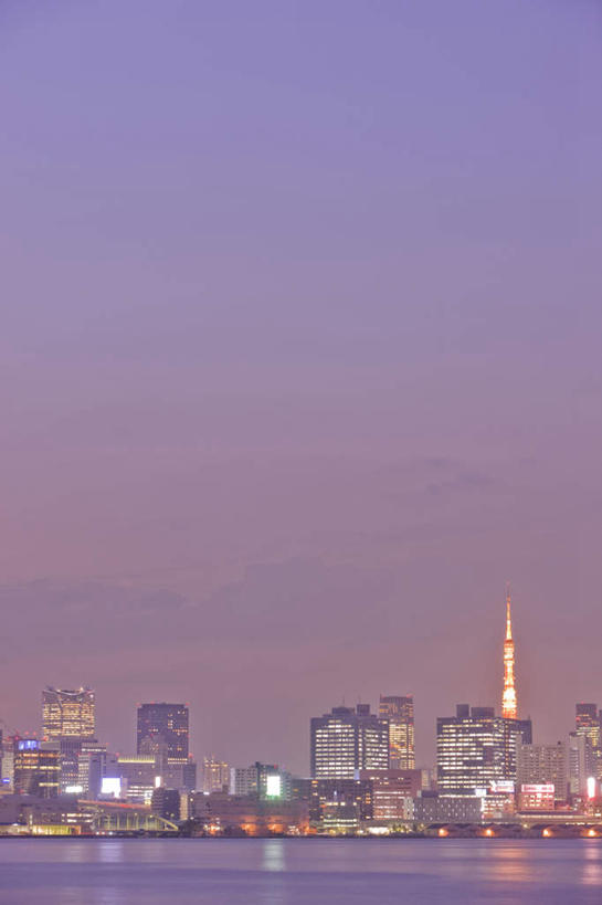 无人,高楼大厦,竖图,彩色,室外,白天,正面,度假,海浪,海洋,美景,城市风光,城市,大厦,建筑,摩天大楼,霓虹灯,东京,日本,亚洲,景观,浪花,建筑群,灯光,七彩,东京铁塔,娱乐,光源,建设,霓虹,灯,蓝色,蓝天,天空,海水,天,享受,休闲,景色,放松,东京塔,照明设备,海景,东亚,本州,关东地方,本州岛,日本国,东京都,氖灯,日本电波塔,大海,风浪,海,海水的波动,近岸浪,涌浪,彩图,大楼,高层建筑,高楼,摩天楼