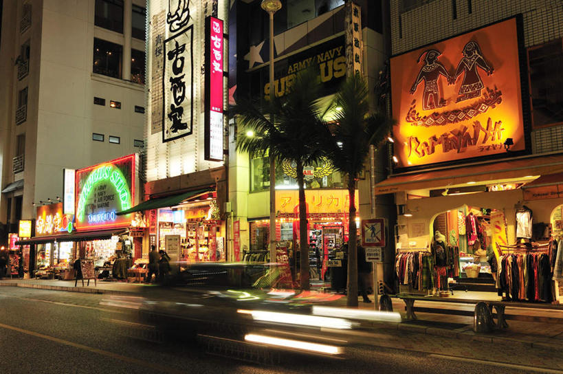 东方人,商店,站,走,横图,室外,夜晚,正面,购物,度假,消费,美景,城市风光,超市,城市,道路,路,夜景,公路,亚洲,景观,交通,许多人,黄种人,娱乐,站着,一群人,享受,休闲,景色,放松,金融,百货,选购,贸易,百货公司,血拼,男人,男性,年轻男性,年轻女性,女人,女性,亚洲人,马路,步行,散步,站立,走路,半身,彩图,购物商场,购物中心,商业中心