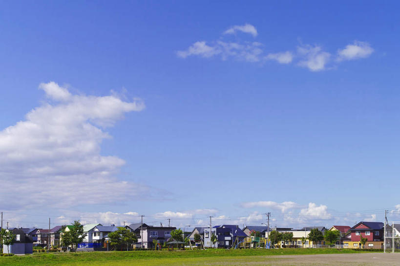 无人,家,横图,室外,白天,正面,旅游,度假,草地,草坪,美景,植物,城市风光,标志建筑,城市,地标,建筑,北海道,日本,亚洲,阴影,光线,影子,房屋,屋子,景观,云,云朵,公寓,云彩,娱乐,建设,洋房,楼房,住宅,草,蓝色,绿色,白云,蓝天,天空,阳光,天,享受,休闲,景色,放松,晴朗,东亚,日本国,北海道地方,北海道岛,晴空,彩图,房子