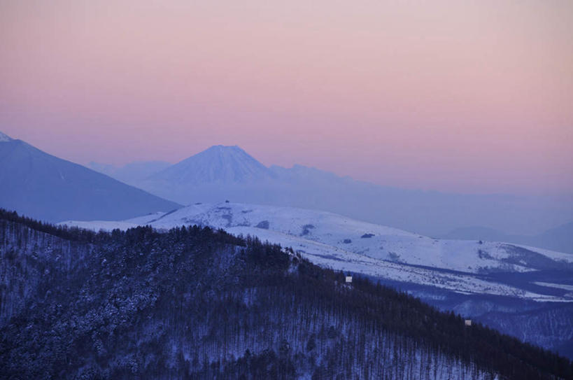 无人,横图,俯视,室外,白天,旅游,度假,草地,草坪,日出,美景,山,山脉,太阳,雪,植物,大雪,长野县,日本,亚洲,积雪,景观,山峰,雪景,冬季,冬天,朝霞,晨曦,黎明,山峦,娱乐,草,树,树木,绿色,天空,阳光,自然,群山,天,享受,休闲,金色,景色,放松,寒冷,生长,成长,自然风光,东亚,本州,本州岛,日本国,中部地方,长野,严寒,朝阳,彩图,高角度拍摄,破晓
