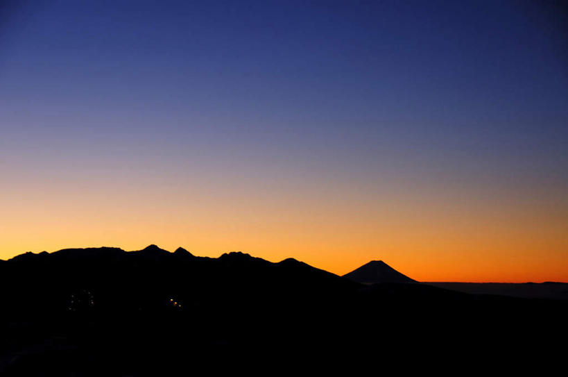 无人,横图,室外,白天,正面,旅游,度假,草地,草坪,日出,美景,山,山脉,太阳,植物,长野县,日本,亚洲,景观,山峰,朝霞,晨曦,黎明,山峦,娱乐,草,树,树木,蓝色,绿色,蓝天,天空,阳光,自然,群山,天,享受,休闲,景色,放松,生长,晴朗,成长,自然风光,东亚,本州,万里无云,本州岛,日本国,中部地方,长野,朝阳,晴空,晴空万里,彩图,破晓