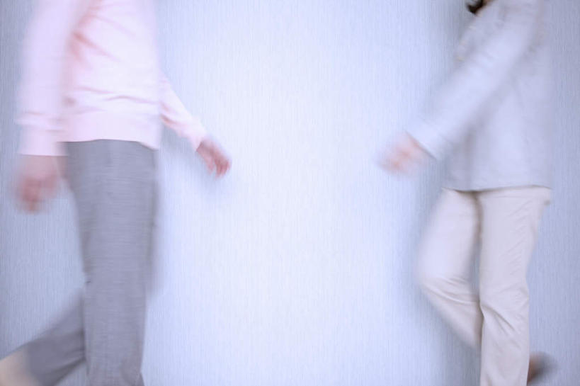 东方人,两个人,家庭,夫妻,站,走,横图,室内,白天,白色背景,侧面,爱情,亚洲,阴影,服装,朦胧,模糊,光线,影子,墙,浪漫,休闲装,黄种人,相视,墙壁,墙面,衣服,粉色,蓝色,阳光,站着,休闲,温暖,温馨,一家人,面对面,休闲服,恩爱,恋人,摄影,服饰,影棚,对视,和睦,相对,相看,男人,男性,年轻男性,年轻女性,女人,女性,亚洲人,夫妇,情侣,步行,散步,站立,走路,半身,彩图,影棚拍摄,拍摄,伴侣,融洽