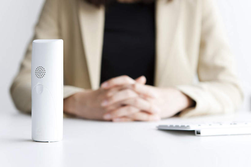 东方人,一个人,商务人士,商务女性,坐,摸,打电话,横图,室内,白天,白色背景,正面,衬衫,电脑,笔记本电脑,电话,亚洲,仅一个年轻女性,仅一个女性,仅一个人,撑,抚摸,阴影,套装,光线,网络,影子,黄种人,通讯设备,灰色,阳光,话筒,电话线,摄影,影棚,无线,撑着,通信设备,商务装,无线网络,无线上网,便携式电脑,工薪阶层,交流,手提电脑,年轻女性,女人,女性,亚洲人,白领,上班族,电话机,触摸,沟通,接触,通话,坐着,半身,彩图,影棚拍摄,衬衣,拍摄