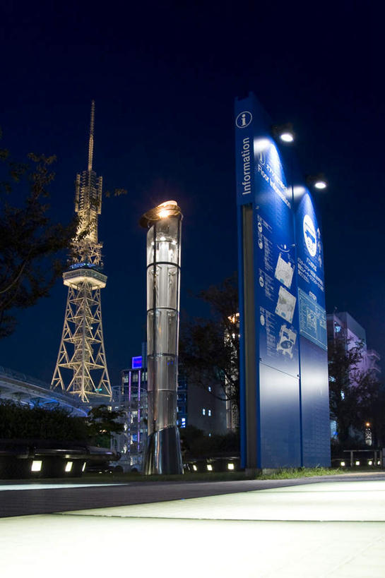 无人,高楼大厦,竖图,室外,夜晚,仰视,旅游,度假,美景,植物,大厦,道路,建筑,路,摩天大楼,公路,照明,爱知县,日本,亚洲,一座,阴影,反射,壁灯,影子,景观,灯光,交通,娱乐,灯,树,树木,蓝色,绿色,蓝天,天空,自然,灯具,天,享受,休闲,景色,放松,生长,成长,照亮,照明设备,自然风光,电视塔,东亚,本州,本州岛,日本国,中部地方,爱知,马路,彩图,低角度拍摄,大楼,高层建筑,高楼,摩天楼