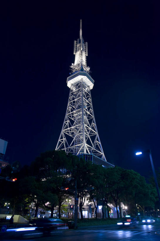 无人,高楼大厦,竖图,室外,夜晚,仰视,旅游,度假,美景,植物,大厦,道路,建筑,路,摩天大楼,公路,照明,爱知县,日本,亚洲,一座,阴影,反射,壁灯,影子,景观,灯光,交通,娱乐,灯,树,树木,蓝色,绿色,蓝天,天空,自然,灯具,天,享受,休闲,景色,放松,生长,成长,照亮,照明设备,自然风光,电视塔,东亚,本州,本州岛,日本国,中部地方,爱知,马路,彩图,低角度拍摄,大楼,高层建筑,高楼,摩天楼