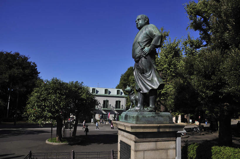 无人,站,横图,室外,白天,仰视,旅游,度假,草地,草坪,美景,植物,道路,路,公路,雕塑,东京,日本,亚洲,阴影,艺术,装饰,光线,雕刻,雕像,影子,景观,交通,注视,娱乐,草,树,树木,一个,蓝色,绿色,蓝天,天空,阳光,自然,工艺品,天,观察,看,站着,享受,休闲,景色,放松,生长,晴朗,单个,成长,观看,纪念,美术,察看,关注,自然风光,主题,陈列,东亚,本州,万里无云,关东地方,本州岛,日本国,东京都,功能,美学,作家,高森,晴空,晴空万里,马路,站立,彩图,低角度拍摄