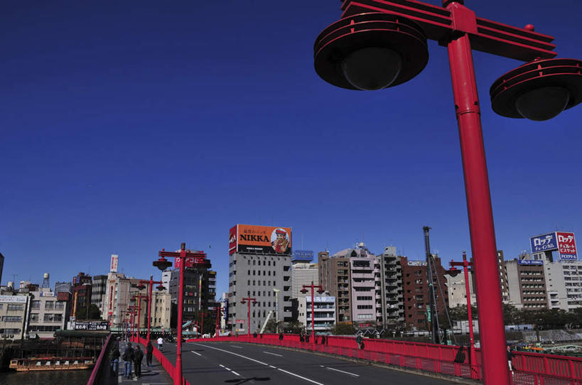 无人,高楼大厦,栏杆,横图,室外,白天,仰视,旅游,度假,美景,植物,大桥,大厦,道路,建筑,立交桥,路,路灯,摩天大楼,桥梁,公路,汽车,照明,东京,日本,亚洲,阴影,光线,影子,景观,高架,围栏,斜拉桥,桥,灯光,分界线,停车线,交通,娱乐,护栏,车,灯,树,树木,蓝色,绿色,白色,蓝天,天空,阳光,自然,交通工具,轿车,天,享受,休闲,景色,放松,生长,晴朗,成长,车行道,车行道分界线,照亮,照明设备,自然风光,载具,标线,东亚,车行线,本州,万里无云,关东地方,本州岛,日本国,东京都,吾妻桥,晴空,晴空万里,马路,彩图,低角度拍摄,大楼,高层建筑,高楼,摩天楼