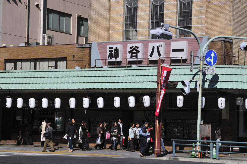 东方人,高楼大厦,栏杆,站,走,横图,室外,白天,侧面,旅游,度假,美景,大厦,道路,建筑,路,摩天大楼,指示牌,公路,照明,东京,日本,亚洲,一排,许多,阴影,整齐,光线,壁灯,标志,文字,影子,景观,围栏,灯光,分界线,停车线,交通,许多人,黄种人,娱乐,标识,护栏,灯,排列,阳光,自然,灯具,站着,一群人,享受,休闲,景色,放松,车行道,车行道分界线,照亮,照明设备,队列,自然风光,标线,东亚,车行线,本州,关东地方,本州岛,日本国,东京都,浅草,亚洲人,马路,步行,散步,站立,走路,半身,彩图,大楼,高层建筑,高楼,摩天楼