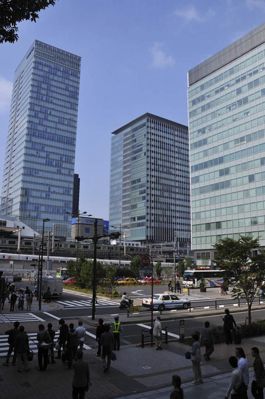 无人,高楼大厦,商店,竖图,俯视,室外,白天,购物,旅游,度假,消费,草地,草坪,美景,植物,超市,大桥,大厦,道路,建筑,立交桥,路,摩天大楼,桥梁,公路,汽车,东京,日本,亚洲,阴影,光线,影子,景观,云,云朵,高架,斜拉桥,桥,分界线,停车线,交通,云彩,娱乐,车,草,树,树木,蓝色,绿色,白云,蓝天,天空,阳光,自然,交通工具,轿车,天,享受,休闲,景色,放松,金融,百货,千代田区,生长,成长,车行道,车行道分界线,自然风光,载具,标线,选购,贸易,百货公司,东亚,车行线,本州,关东地方,本州岛,日本国,东京都,血拼,马路,彩图,高角度拍摄,大楼,高层建筑,高楼,购物商场,购物中心,摩天楼,商业中心