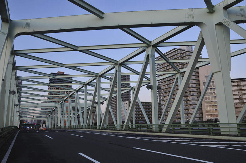 无人,高楼大厦,横图,室外,白天,仰视,旅游,度假,美景,窗户,大桥,大厦,建筑,立交桥,摩天大楼,桥梁,东京,日本,亚洲,一排,许多,阴影,整齐,光线,影子,景观,高架,斜拉桥,桥,分界线,停车线,娱乐,玻璃窗,排列,蓝色,白色,蓝天,天空,阳光,自然,天,享受,休闲,景色,放松,晴朗,车行道,车行道分界线,队列,自然风光,标线,东亚,车行线,本州,万里无云,关东地方,本州岛,日本国,东京都,晴空,晴空万里,彩图,低角度拍摄,大楼,高层建筑,高楼,摩天楼