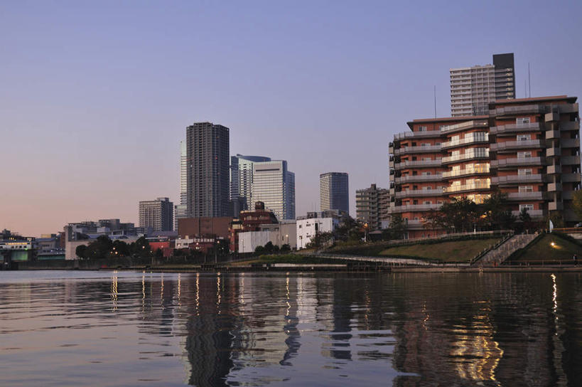 无人,高楼大厦,横图,室外,白天,正面,旅游,度假,草地,草坪,河流,美景,水,植物,窗户,大厦,地铁,建筑,摩天大楼,东京,日本,亚洲,一排,许多,阴影,波纹,整齐,光线,影子,河水,景观,水流,轨道交通,娱乐,玻璃窗,草,树,树木,排列,蓝色,绿色,蓝天,水纹,天空,阳光,自然,波浪,天,享受,休闲,景色,放松,生长,晴朗,成长,队列,自然风光,东亚,本州,万里无云,关东地方,本州岛,日本国,东京都,晴空,晴空万里,彩图,大楼,高层建筑,高楼,摩天楼,地铁机动车,地下铁,轻轨