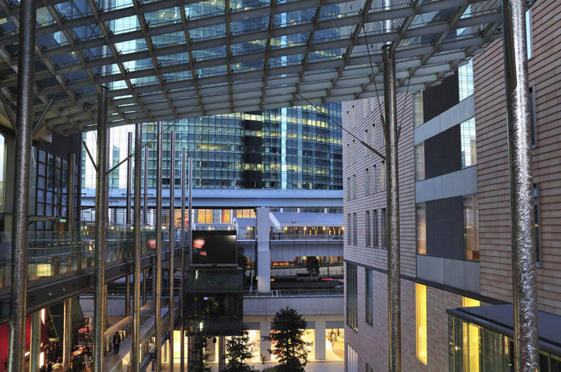 无人,高楼大厦,横图,俯视,室外,白天,度假,美景,植物,窗户,城市风光,城市,大桥,大厦,建筑,立交桥,路灯,摩天大楼,桥梁,照明,东京,一排,许多,阴影,整齐,光线,瓷砖,地砖,方格,影子,墙,景观,高架,斜拉桥,桥,灯光,地面,娱乐,建设,玻璃窗,墙壁,墙面,灯,树,树木,排列,绿色,阳光,自然,享受,休闲,景色,放松,生长,成长,照亮,照明设备,队列,本州,关东地方,本州岛,东京都,彩图,高角度拍摄,大楼,高层建筑,高楼,摩天楼