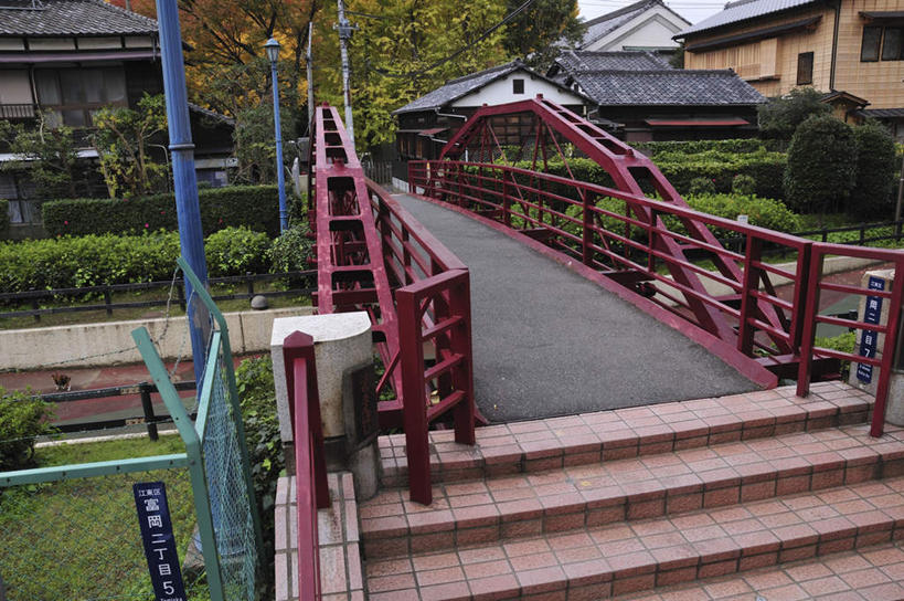 无人,家,栏杆,横图,俯视,室外,白天,度假,草地,草坪,美景,植物,楼梯,城市风光,城市,道路,路,东京,阴影,光线,扶手,瓦片,影子,房屋,阶梯,墙,屋檐,屋子,景观,小路,交通,娱乐,护栏,楼房,檐,墙壁,墙面,台阶,住宅,草,树,树木,蓝色,绿色,蓝天,天空,阳光,自然,天,享受,休闲,景色,放松,乡间小路,生长,成长,本州,关东地方,本州岛,东京都,彩图,高角度拍摄,房子