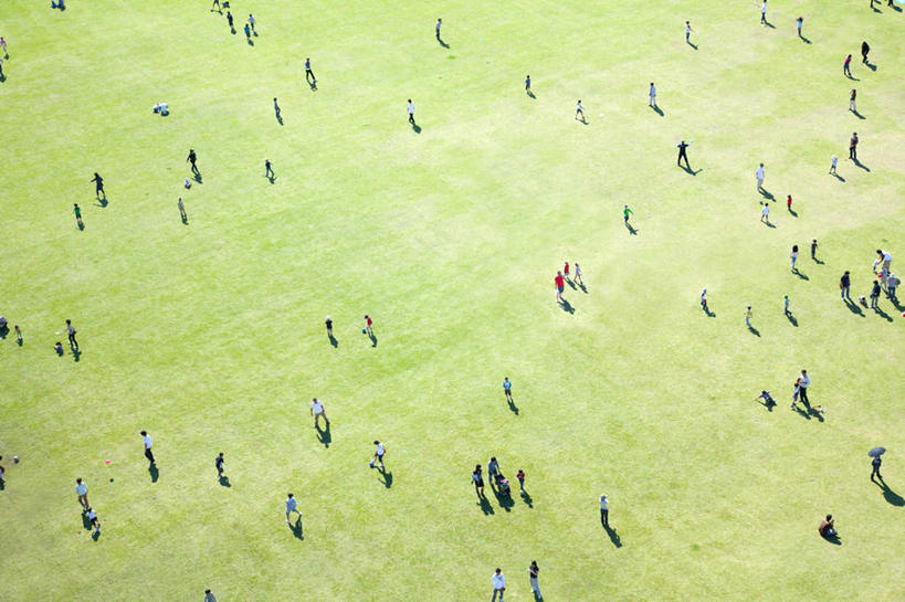 东方人,公园,走,横图,俯视,航拍,室外,白天,草地,草坪,植物,东京,日本,亚洲,阴影,光线,影子,许多人,黄种人,草,绿色,阳光,一群人,鸟瞰,东亚,本州,关东地方,本州岛,日本国,东京都,男人,男性,年轻男性,年轻女性,女人,女性,亚洲人,步行,散步,走路,彩图,高角度拍摄,全身