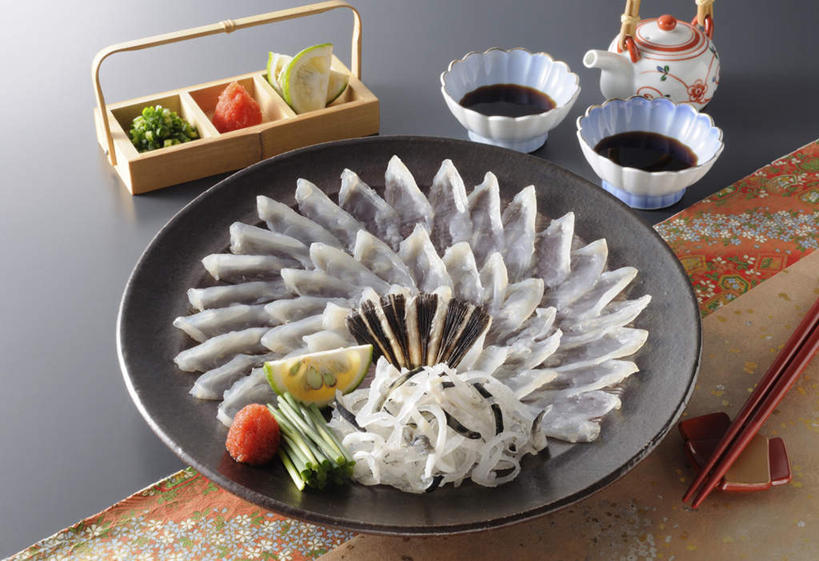 生鱼片,无人,横图,俯视,室内,特写,白天,湖,湖泊,水,餐桌,筷子,桌面,桌子,柠檬,餐具,水果,许多,新鲜,环绕,围绕,碟子,盘,湖面,水流,水面,调料,肉,生食,鱼肉,鱼片,食品,果实,筷架,调味品,调味料,筷枕,文化,传统,酱油,肉类,食物,排列,盘子,碟,碗,湖水,摄影,有机食品,绿色食品,影棚,餐台,礼节,筷子架,河豚,河豚鱼,队列,礼仪,肉食,鲀鱼,酸橙,河鲀,沙西米,代代,进餐用具,益母果,柠果,橙子,橙,彩图,高角度拍摄,影棚拍摄,拍摄,刺身