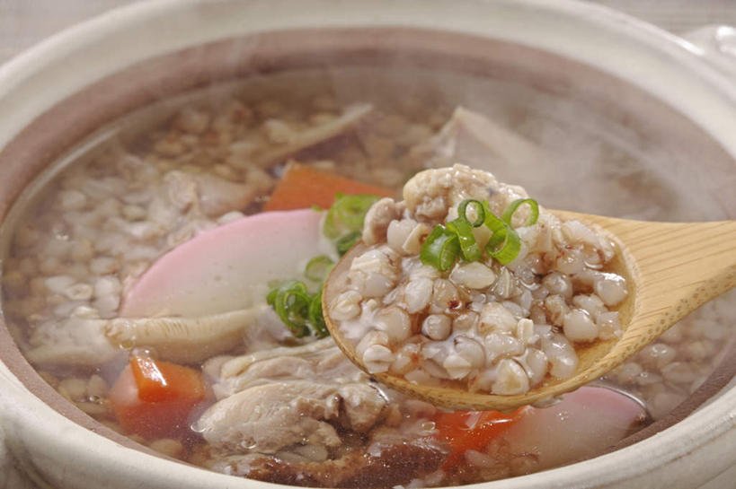 无人,横图,俯视,室内,特写,白天,烹饪,餐桌,桌面,桌子,萝卜,胡萝卜,蔬菜,厨具,木制,锅子,勺子,葱,青葱,日本料理,料理,食品,荞麦,菜肴,美食,食物,一个,木制品,调羹,汤匙,日式料理,日式,摄影,佳肴,影棚,单个,餐台,五谷,烹饪用具,烹调用具,红萝卜,甘荀,烹调,彩图,高角度拍摄,影棚拍摄,拍摄