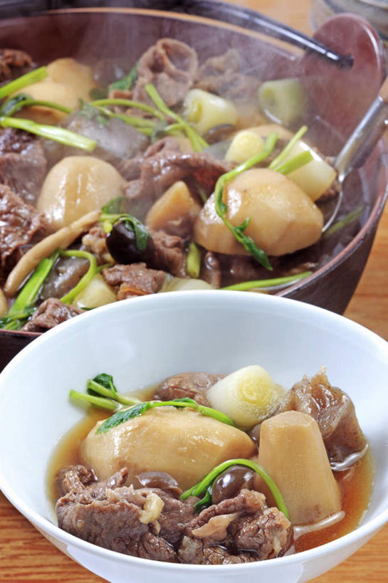 面食,面条,无人,竖图,俯视,室内,特写,白天,烹饪,餐桌,桌面,桌子,蔬菜,餐具,厨具,新鲜,面,日本料理,料理,食品,火锅,菜肴,美食,食物,一个,碗,日式料理,日式,乌冬面,摄影,佳肴,有机食品,绿色食品,影棚,单个,餐台,锅具,烹饪用具,乌龙面,进餐用具,烹调用具,烹调,彩图,高角度拍摄,影棚拍摄,拍摄