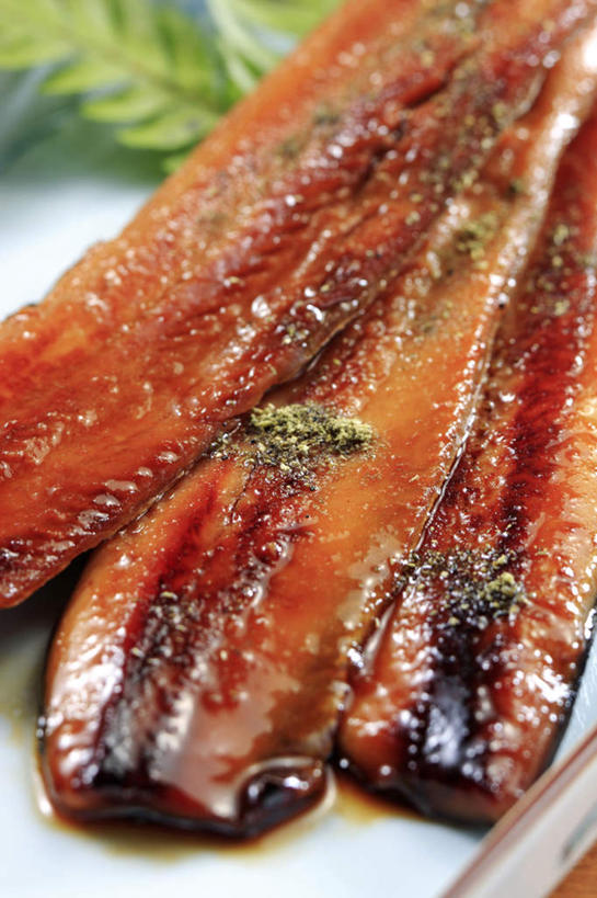 海鲜,无人,竖图,俯视,室内,特写,白天,烹饪,餐桌,桌面,桌子,餐具,叶子,一堆,堆叠,堆积,秋刀鱼,碟子,盘,日本料理,料理,食品,绿叶,水产,菜肴,美食,海洋生物,食物,一个,盘子,碟,日式料理,日式,嫩叶,摄影,佳肴,影棚,三条,竹刀鱼,单个,餐台,堆,刀鱼,水生动物,海产品,水生物,海底动物,叶,叶片,彩图,高角度拍摄,影棚拍摄,拍摄