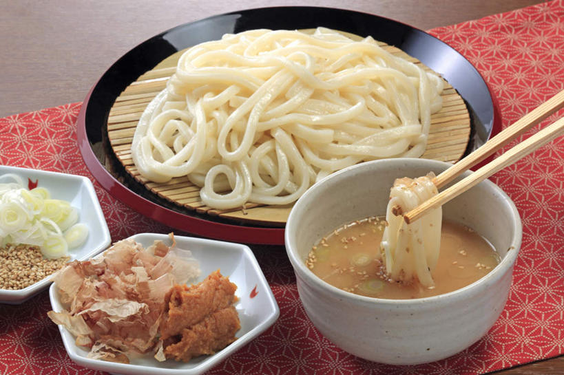 面食,面条,无人,横图,俯视,室内,特写,白天,烹饪,餐桌,筷子,桌面,桌子,蔬菜,餐具,一双,布料,葱,青葱,调料,酱汁,面,芝麻,日本料理,料理,食品,调味品,调味料,布纹,文化,传统,菜肴,美食,桌布,食物,一个,红色,餐巾,台布,碗,日式料理,日式,摄影,佳肴,影棚,单个,餐台,礼节,礼仪,脂麻,胡麻,白麻,巨胜子,油麻,进餐用具,烹调用具,彩图,高角度拍摄,影棚拍摄,拍摄