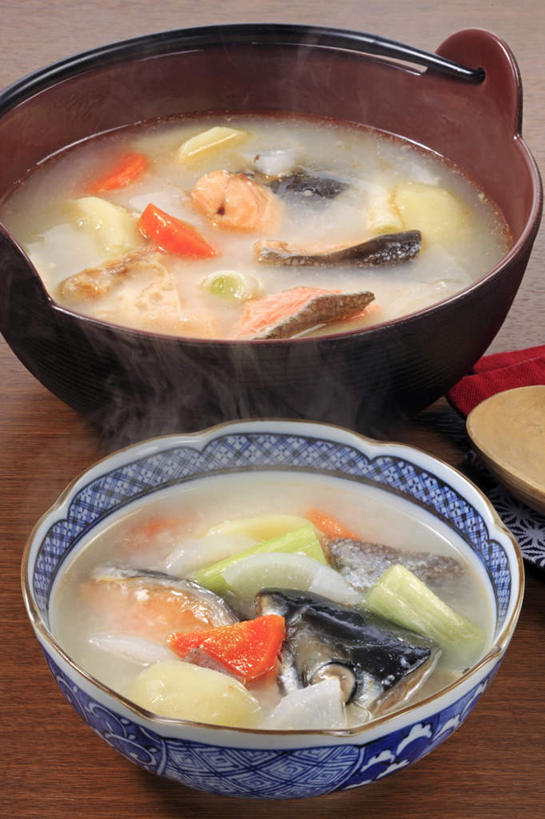 海鲜,三文鱼,无人,竖图,俯视,室内,特写,白天,烹饪,餐桌,桌面,桌子,鲑鱼,蔬菜,餐具,厨具,新鲜,炖锅,日本料理,料理,食品,水产,菜肴,美食,海洋生物,食物,碗,日式料理,日式,摄影,佳肴,有机食品,绿色食品,影棚,餐台,锅具,大马哈鱼,水生动物,海产品,水生物,海底动物,烹饪用具,撒蒙鱼,萨门鱼,冰海之皇,鲑,马哈鱼,麻哈鱼,大麻哈鱼,进餐用具,烹调用具,烹调,彩图,高角度拍摄,影棚拍摄,拍摄