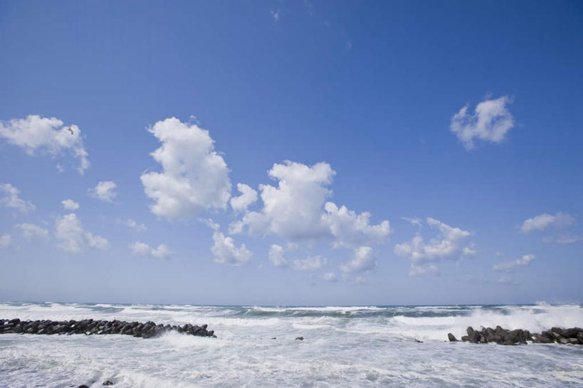 无人,横图,室外,白天,正面,旅游,度假,海浪,海洋,礁石,石头,美景,日本,亚洲,石子,景观,浪花,水平线,海平线,娱乐,蓝色,蓝天,天空,自然,海水,天,享受,休闲,景色,放松,晴朗,自然风光,海景,东亚,本州,万里无云,本州岛,日本国,青森,青森县,东北地方,大海,风浪,海,海水的波动,礁,近岸浪,石块,岩石,涌浪,晴空,晴空万里,彩图